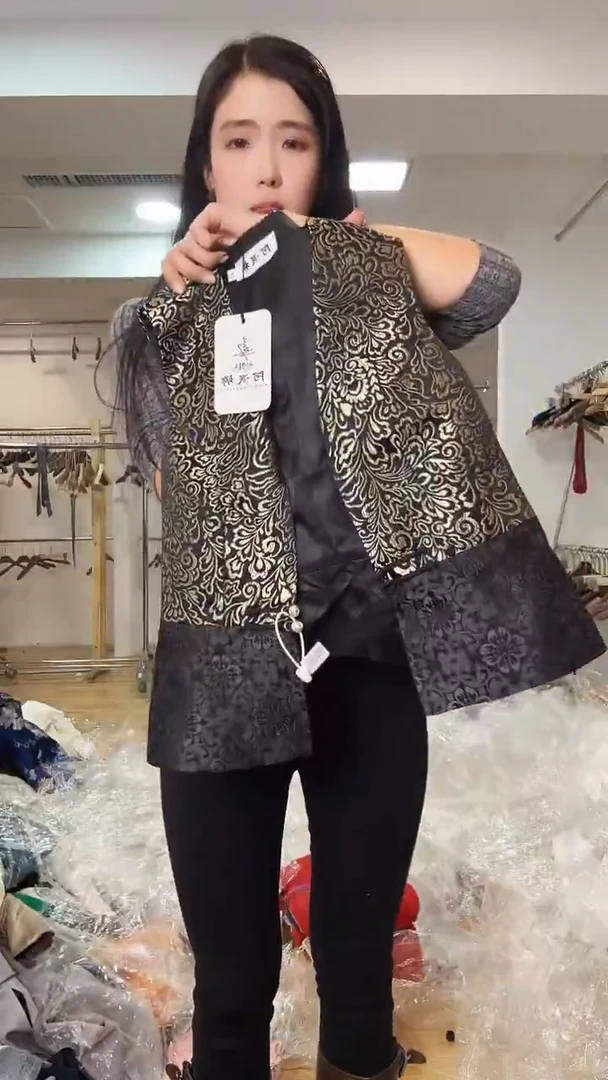 马甲       M码       80-105斤