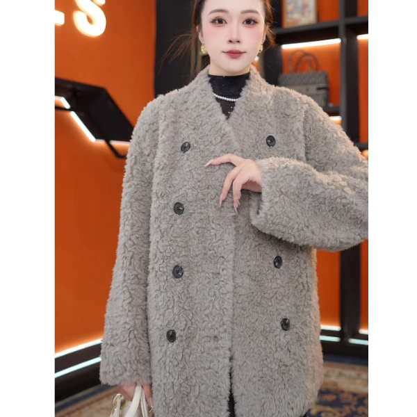 重磅推出：2025新款气质皮毛一体女装时尚加厚外套