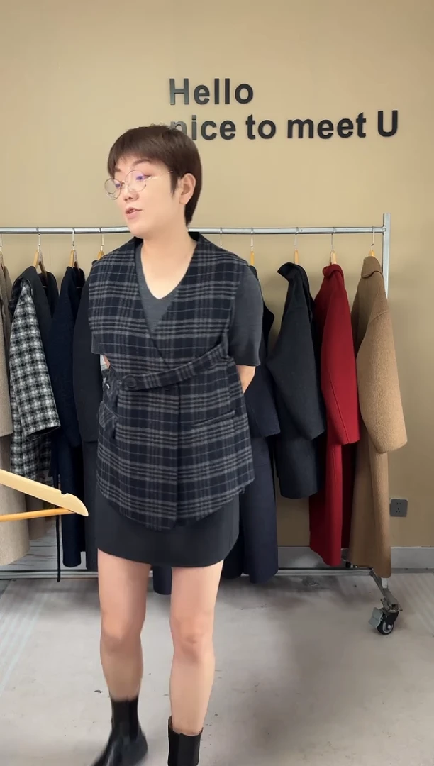 1号链接均码蓝色格子马甲