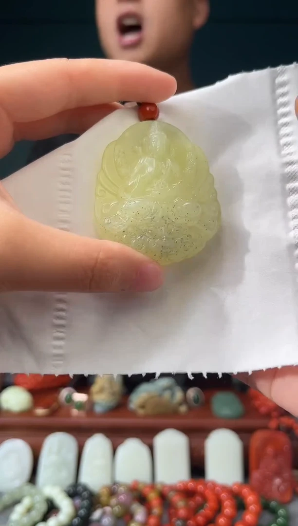 和田玉未镶嵌颈饰吊坠