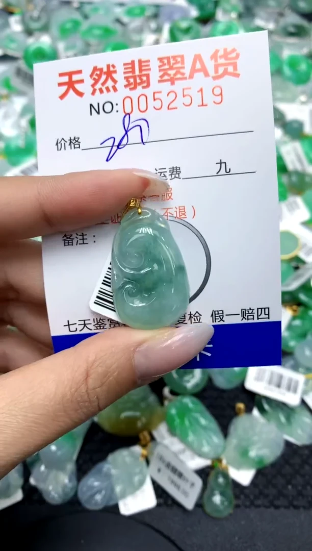 翡翠18K金镶嵌颈饰11111111111111