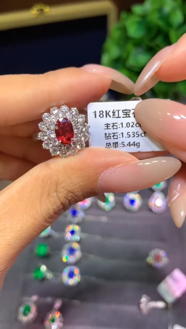 18K金镶嵌戒指红宝石1.02ct