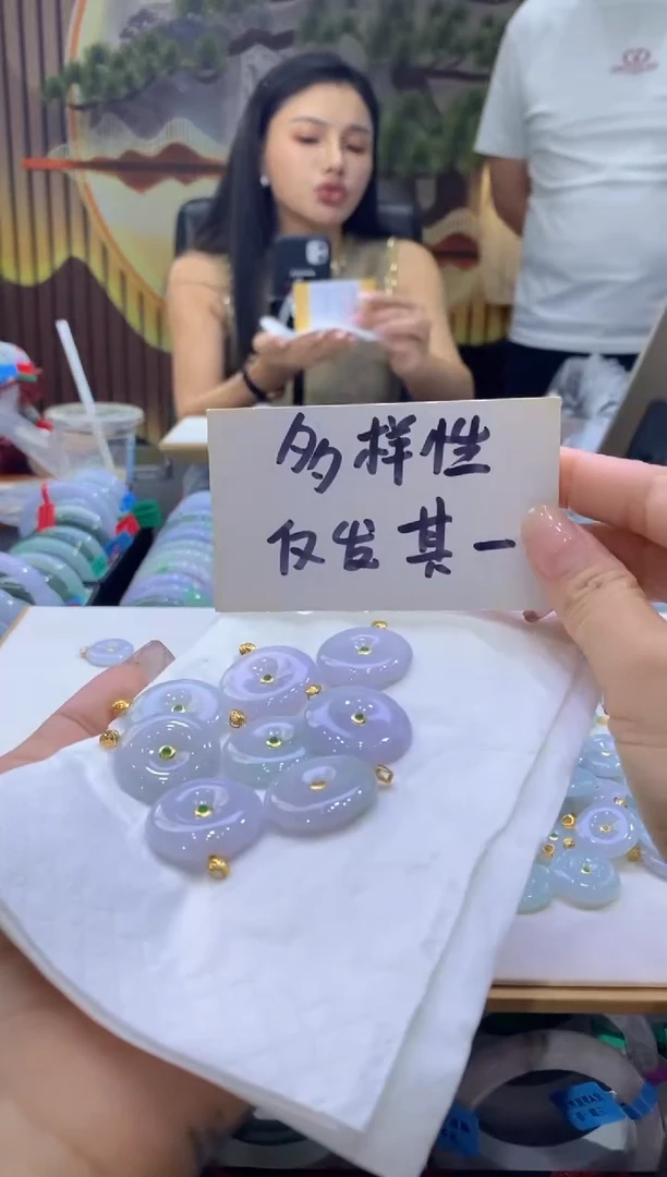 翡翠18K金镶嵌颈饰多样性仅发其一8293