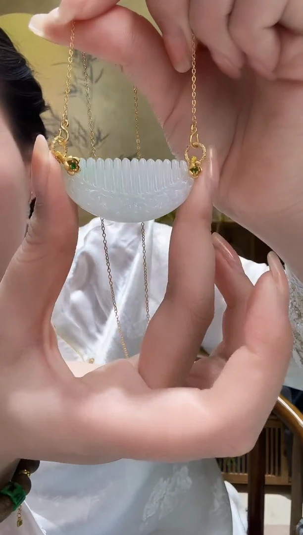 颈饰未镶嵌翡翠吊坠