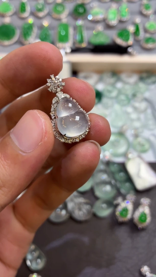 吊坠(不含链)18K金镶嵌翡翠葫芦