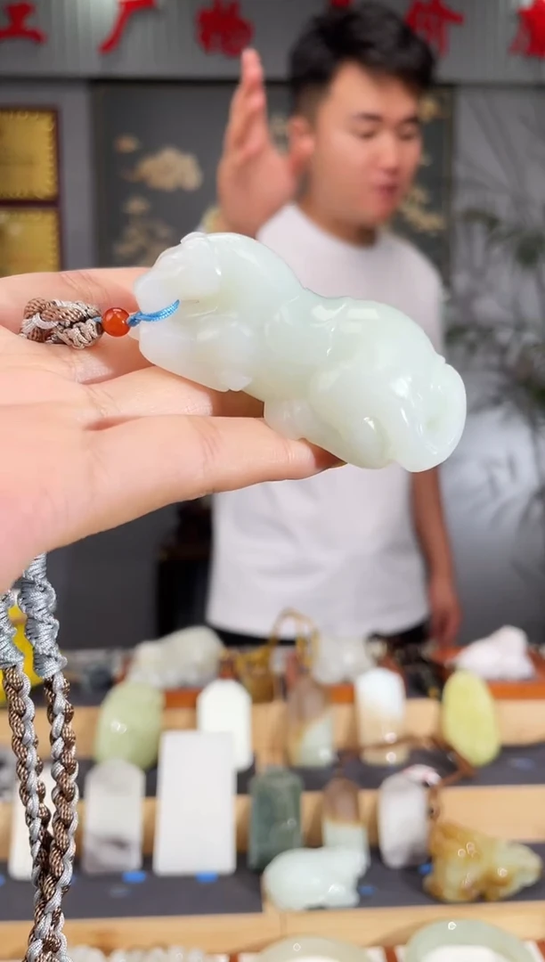 和田玉未镶嵌颈饰1