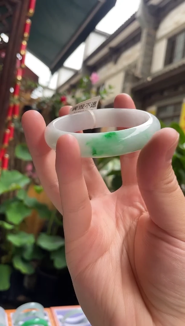 翡翠手镯未镶嵌58圈