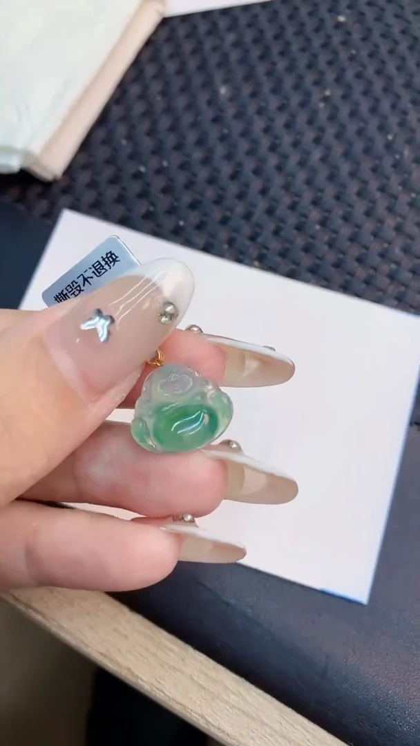 翡翠18K金镶嵌吊坠(不含链)1