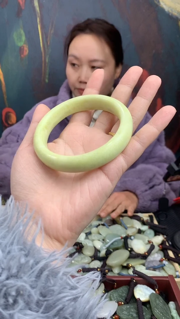 未镶嵌颈饰蓝田玉（蛇纹石化大理石玉）（多样性发一件）没有证书有瑕