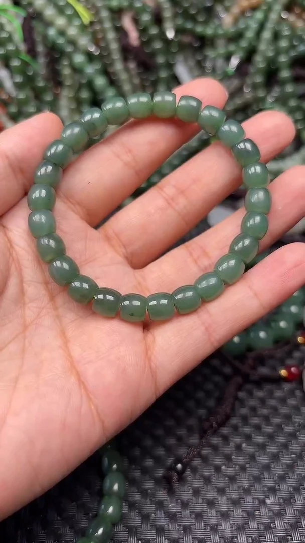 和田玉未镶嵌颈饰1