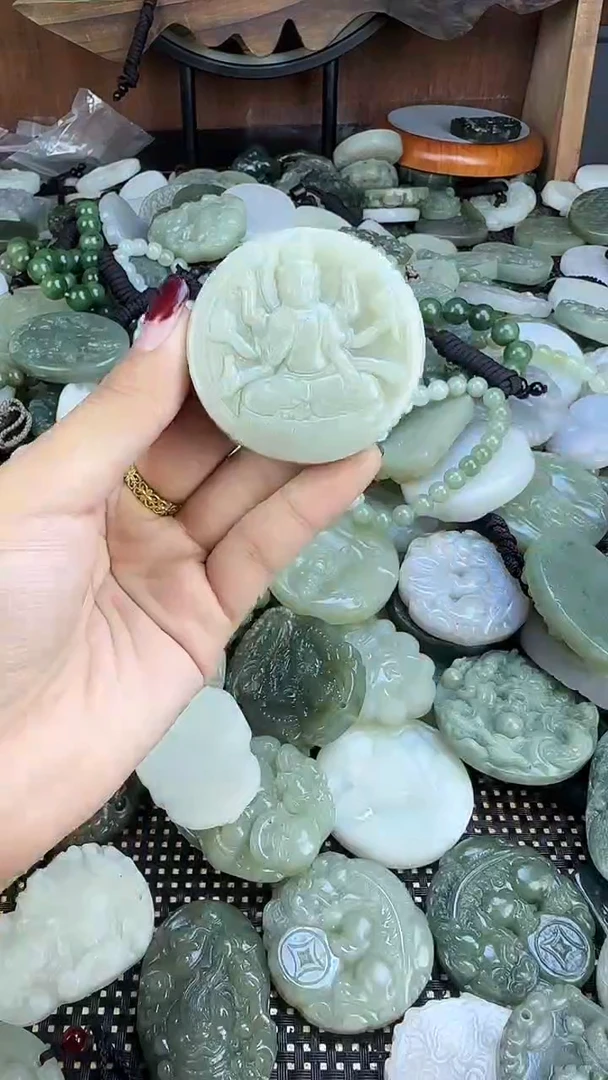 颈饰未镶嵌和田玉1