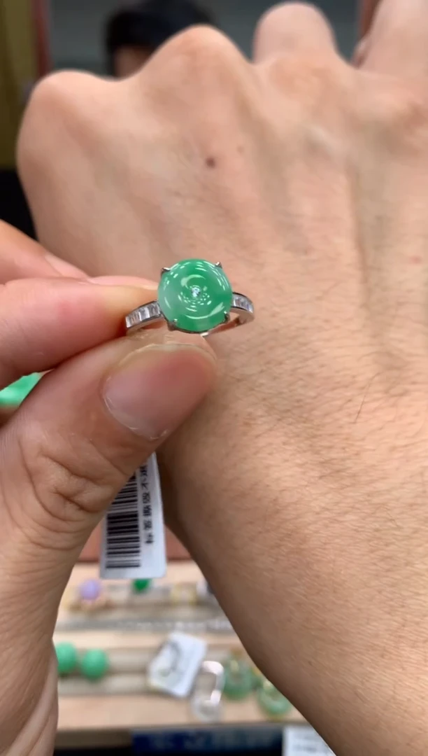 未镶嵌戒指翡翠戒指