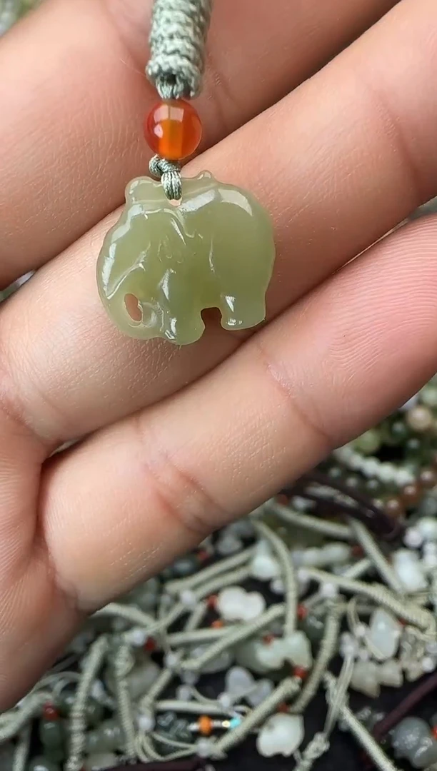 颈饰未镶嵌和田玉拍一发一