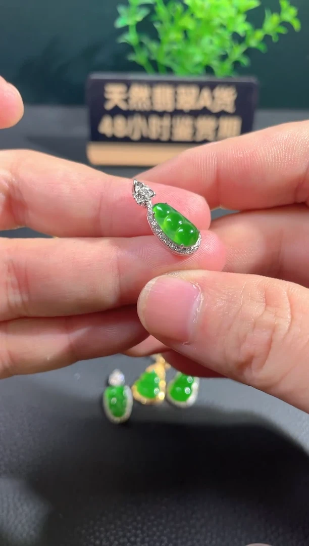 【闪购商品】翡翠颈饰18K金镶嵌翡翠