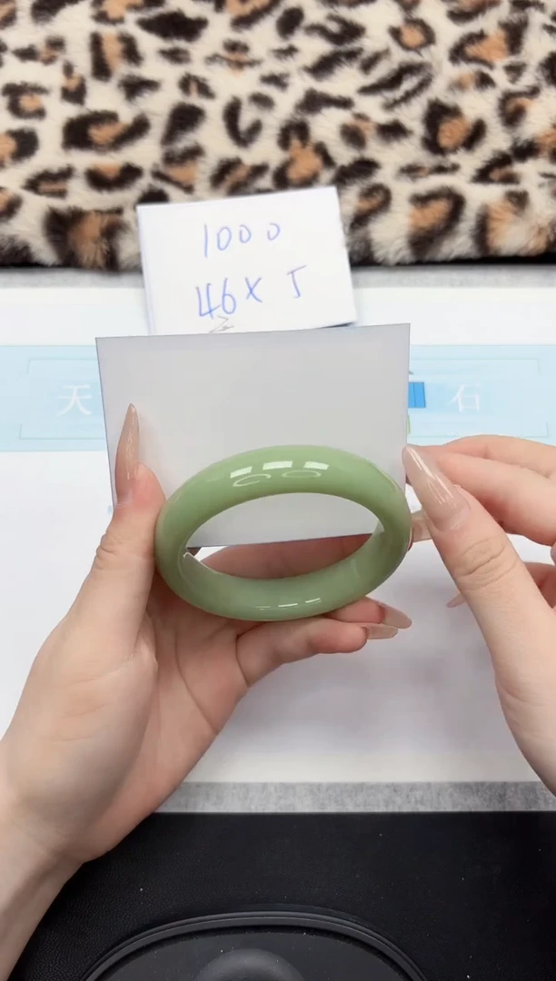 【闪购商品】石英质玉手镯未镶嵌36-59.2