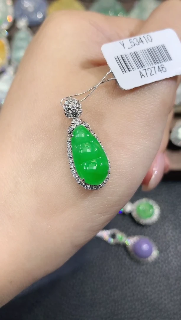 吊坠(不含链)18K金镶嵌翡翠A152