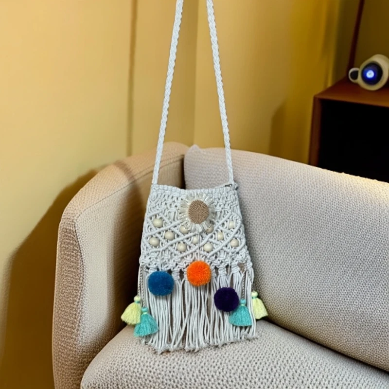 【星河】泰国文艺风拉链手工编织毛球斜挎包小包包