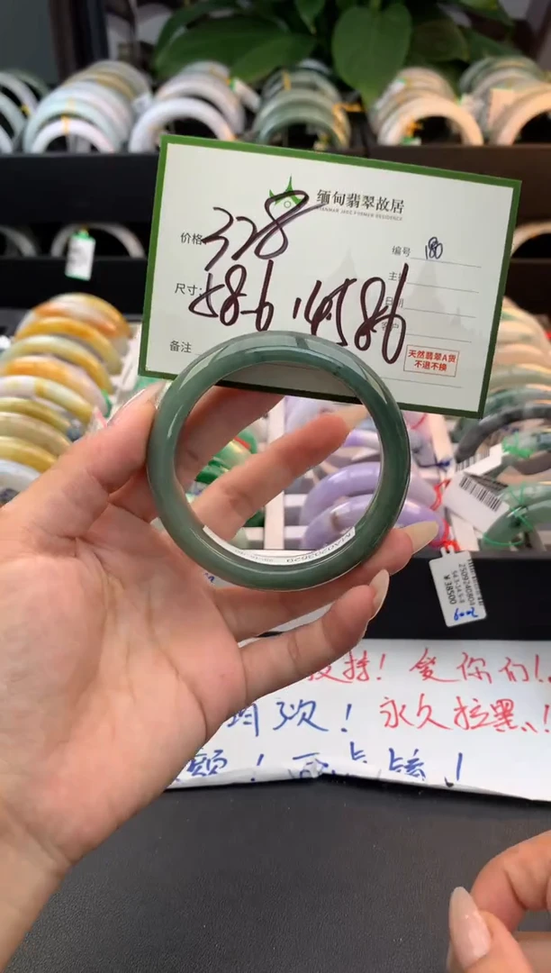 未镶嵌定制翡翠毛货需精细抛光+多人