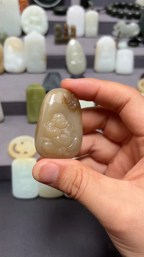 颈饰未镶嵌和田玉.