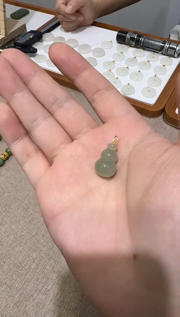 吊坠(不含链)18K金镶嵌和田玉葫芦吊坠多样性发其一