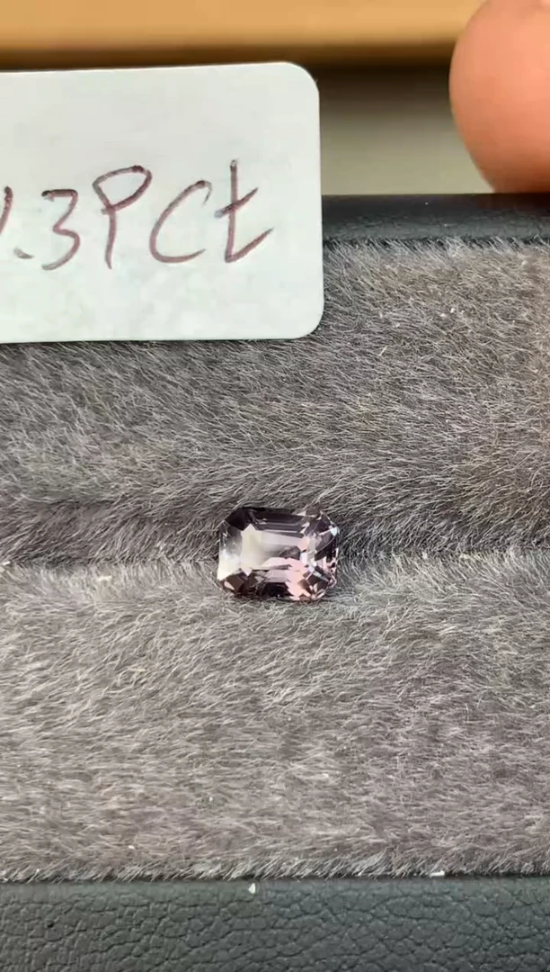 定制尖晶石裸石未镶嵌帅*爽1.39ct 八角 金属色调