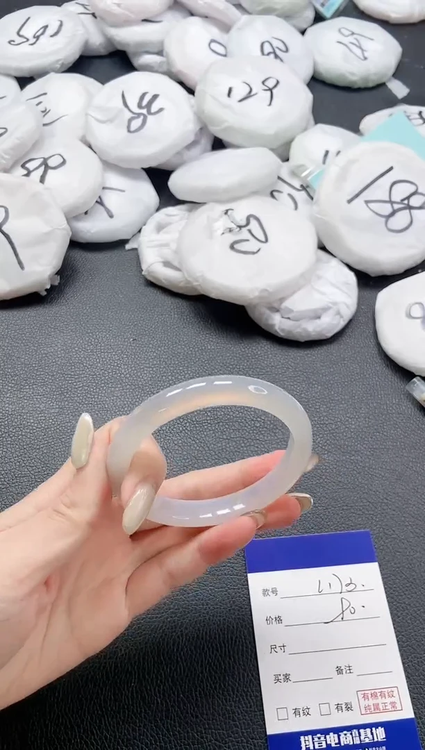 【闪购商品】石英质玉手镯未镶嵌 8L173-56