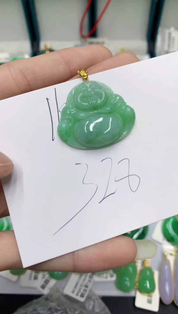 翡翠18K金镶嵌颈饰翡翠