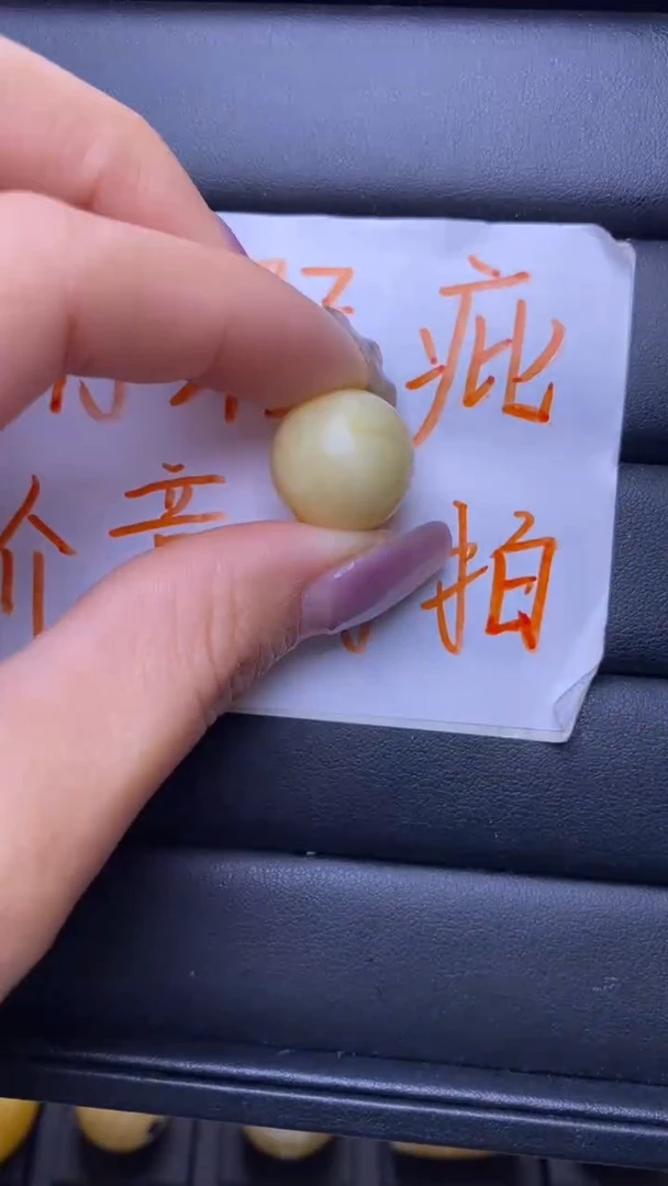 【闪购商品】琥珀裸石未镶嵌葵. 40