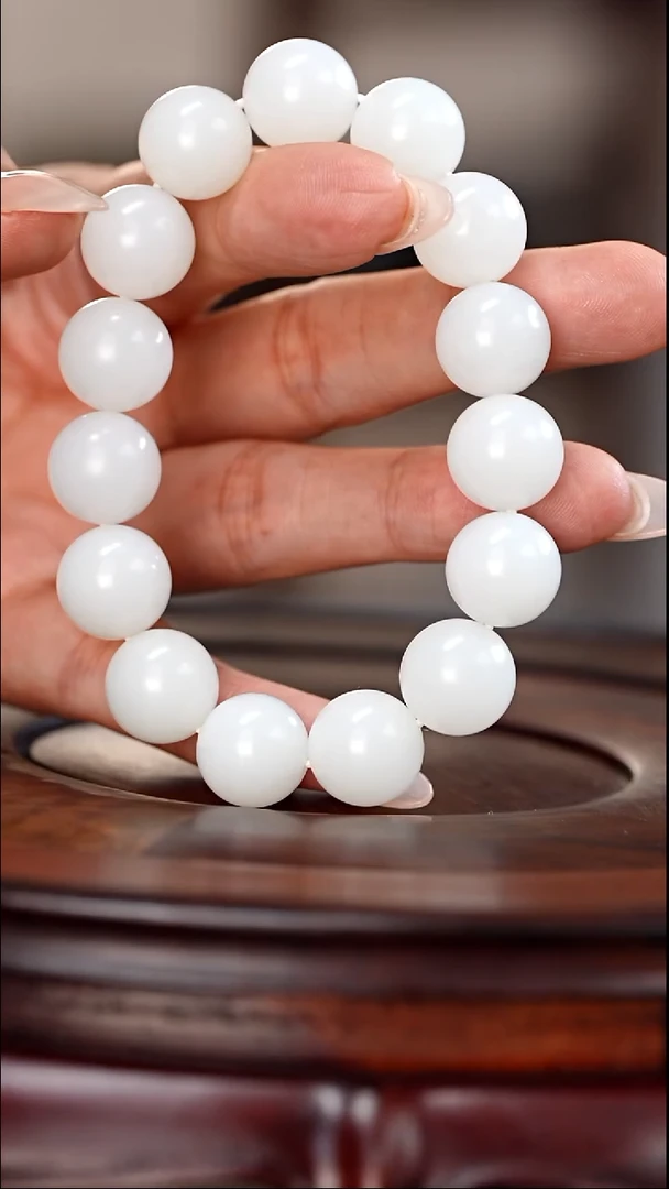 未镶嵌和田玉把件桃***下和田玉