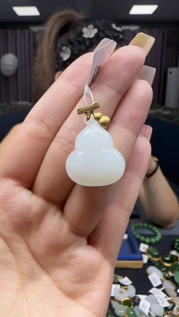 和田玉18K金镶嵌挂件1