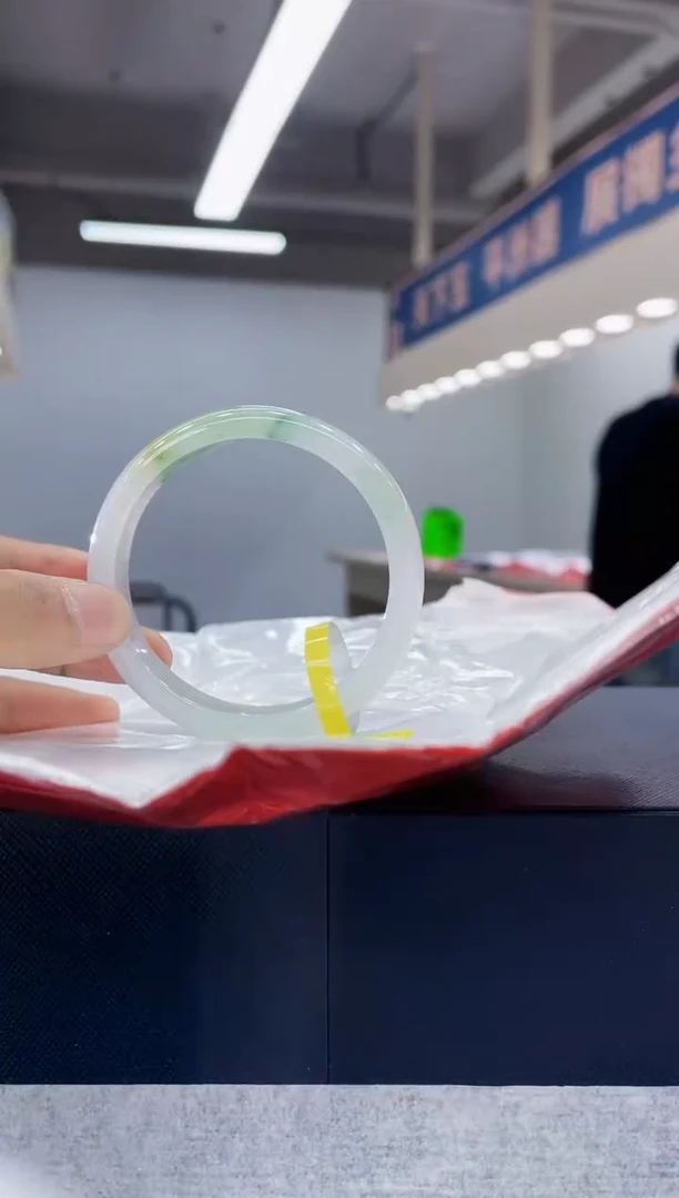 翡翠手镯未镶嵌手镯18