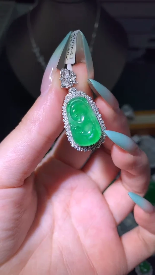 吊坠(不含链)18K金镶嵌翡翠吊坠