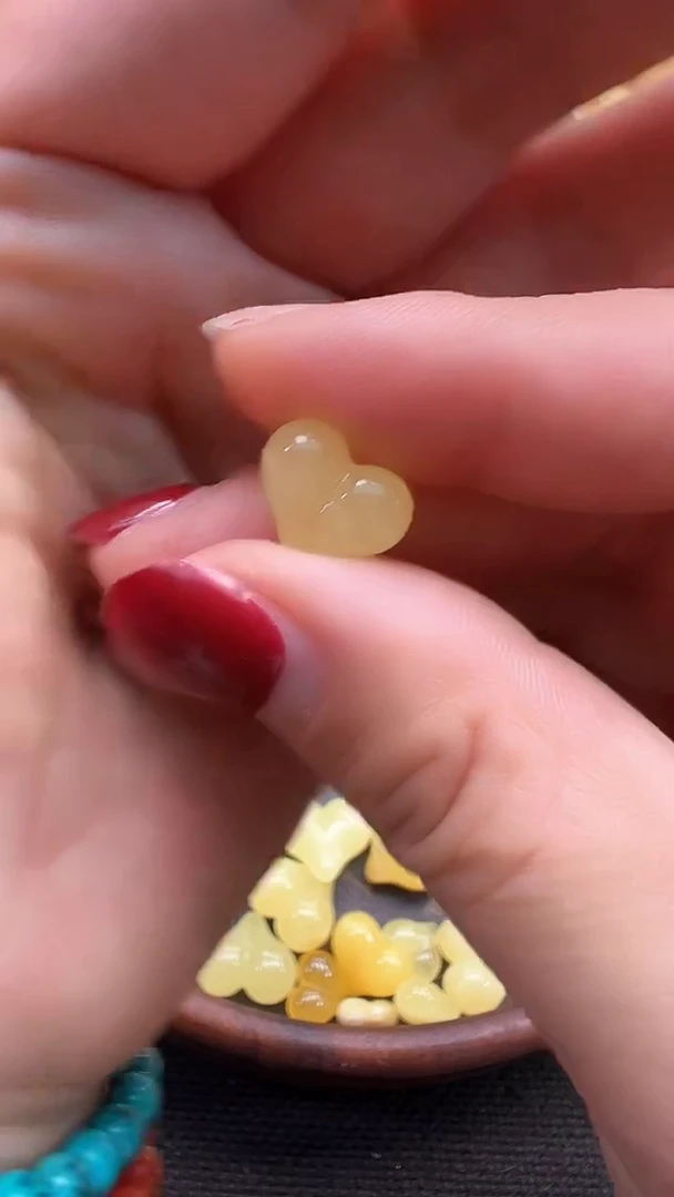 裸石琥珀未镶嵌精工屁桃13*10*6.7mm