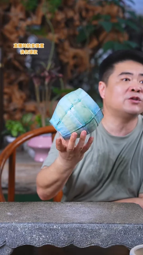 完全开放瓷器瓶带洞