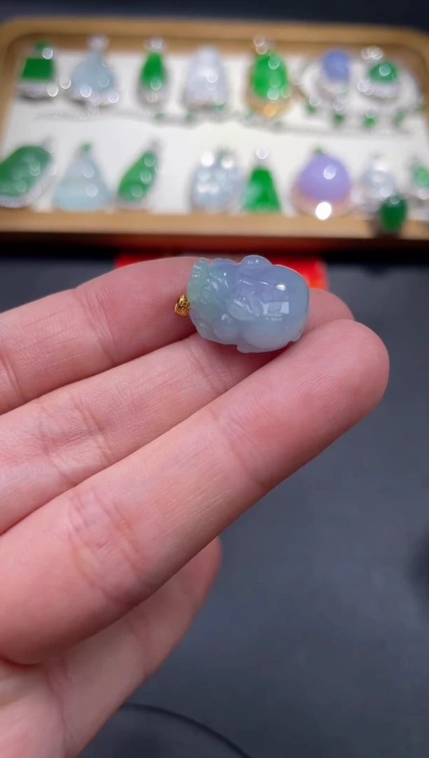 翡翠18K金镶嵌颈饰71.......