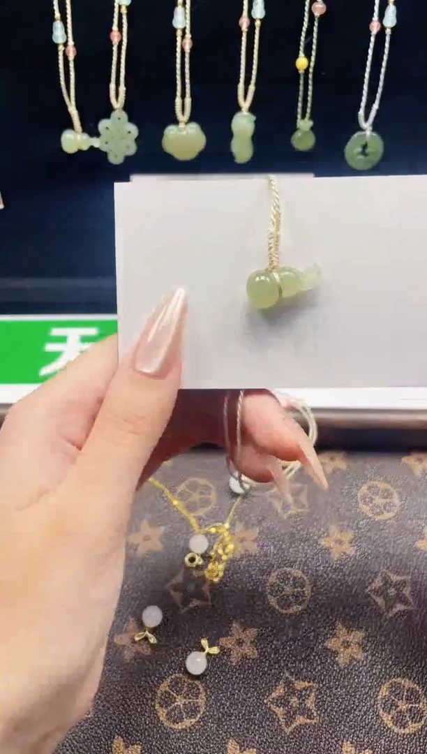 吊坠(不含链)未镶嵌和田玉114-