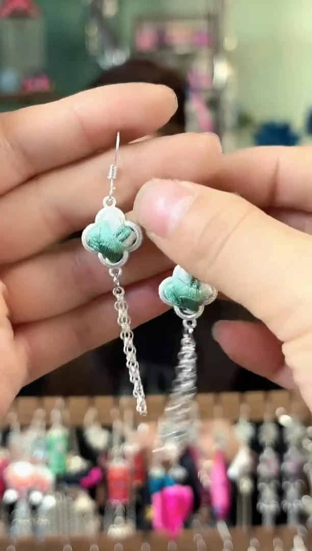 彩云南阁非遗老绣饰品607*