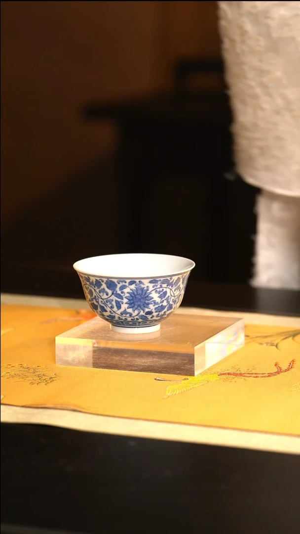 云兮柴窑青花缠枝莲撇口杯J