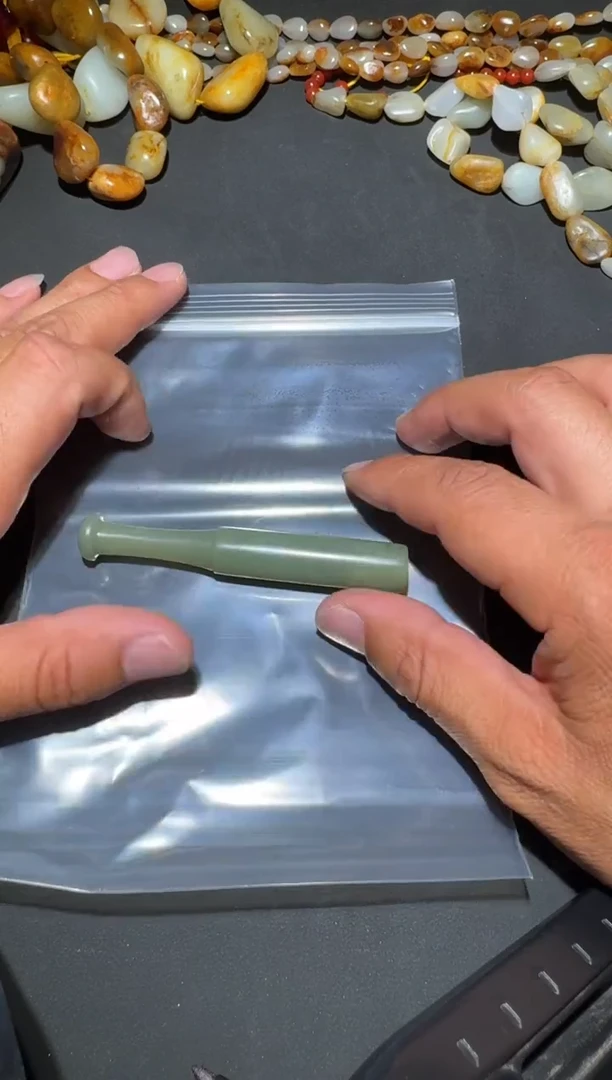 未镶嵌和田玉（糖玉）挂件和田玉