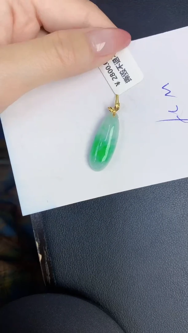 翡翠18K金镶嵌颈饰缅甸天然翡翠A货