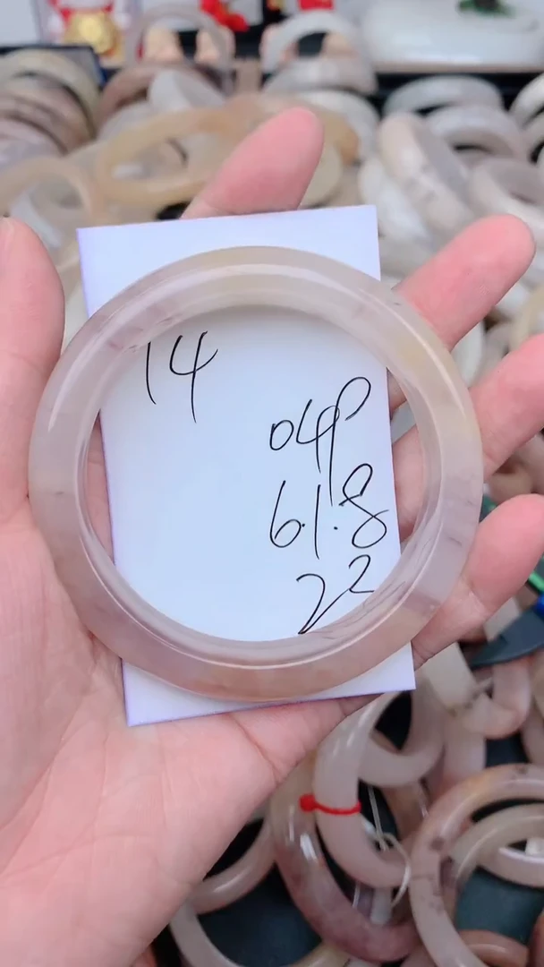 未镶嵌手镯石英质玉049