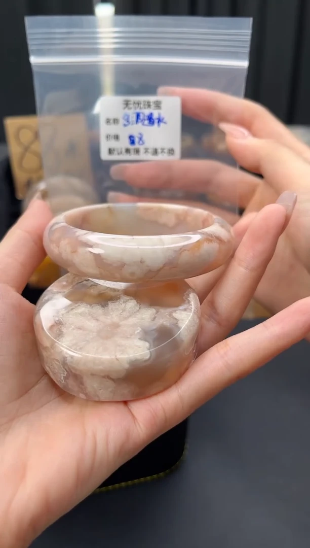 未镶嵌手镯石英质玉多***?默认有瑕 不退不换
