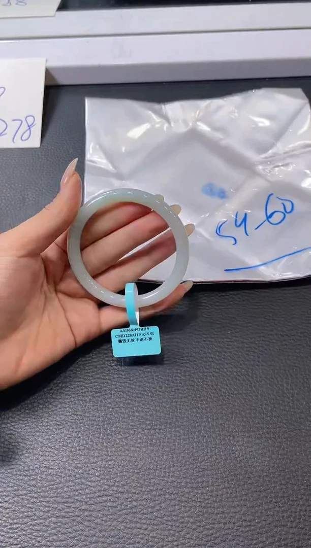 【闪购商品】翡翠手镯未镶嵌手镯