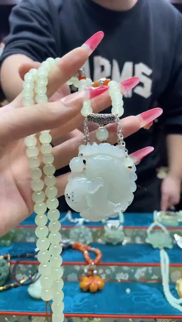 未镶嵌岫玉吊坠·