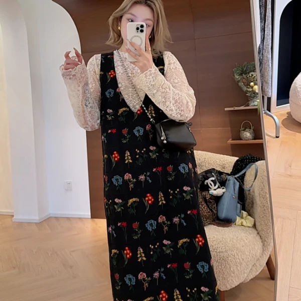 【瘦瘦】油画少女-春秋单色V领重工刺绣无袖气质百搭背心裙S01270