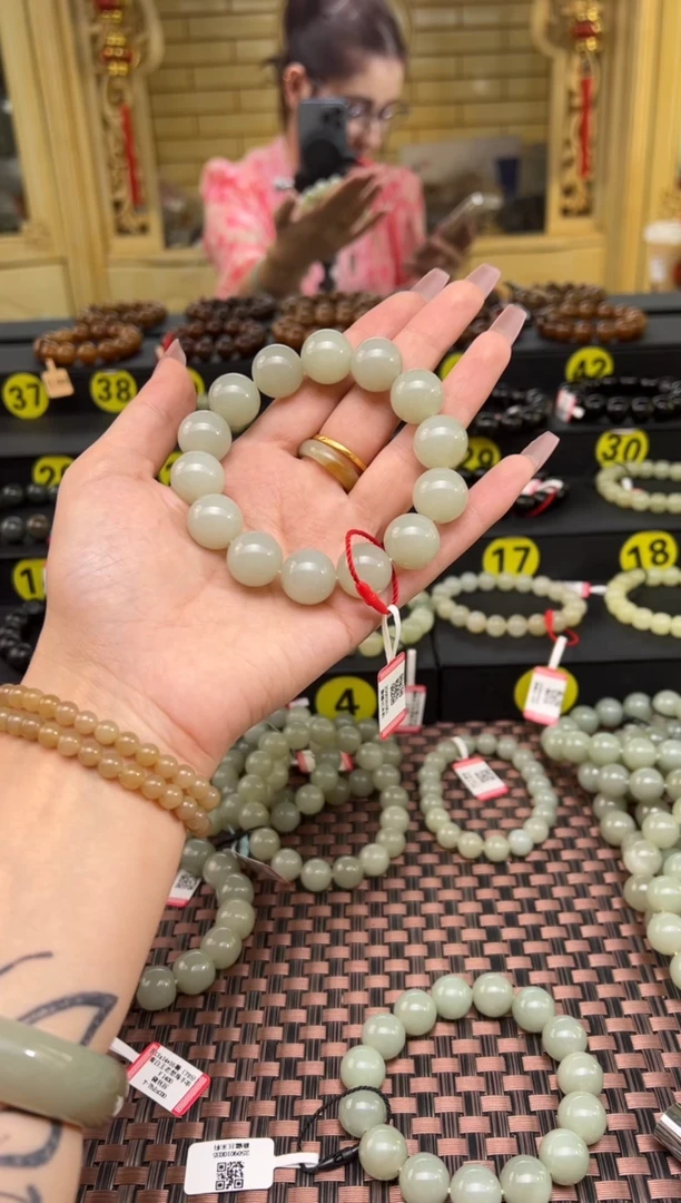 未镶嵌手串和田玉平***！且末料青白玉手串卡16