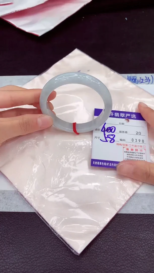 翡翠手镯未镶嵌1