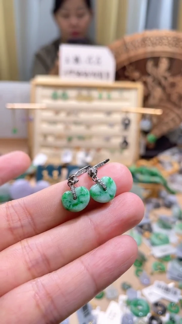 翡翠未镶嵌颈饰心一对