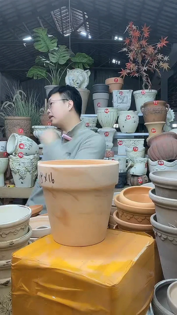 【闪购商品】缸1个18*16（红白）陶玛琪朵 无托无托