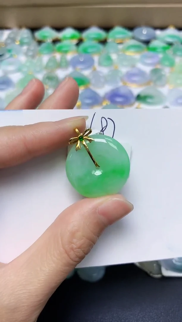 翡翠18K金镶嵌颈饰 天然缅甸翡翠A货